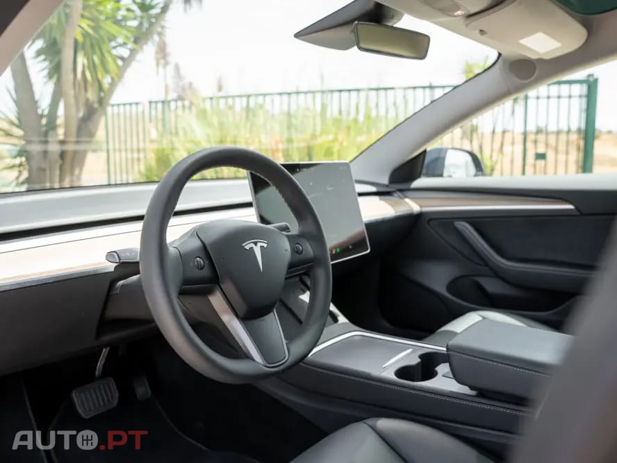 Tesla Model 3 Standard Range Plus RWD