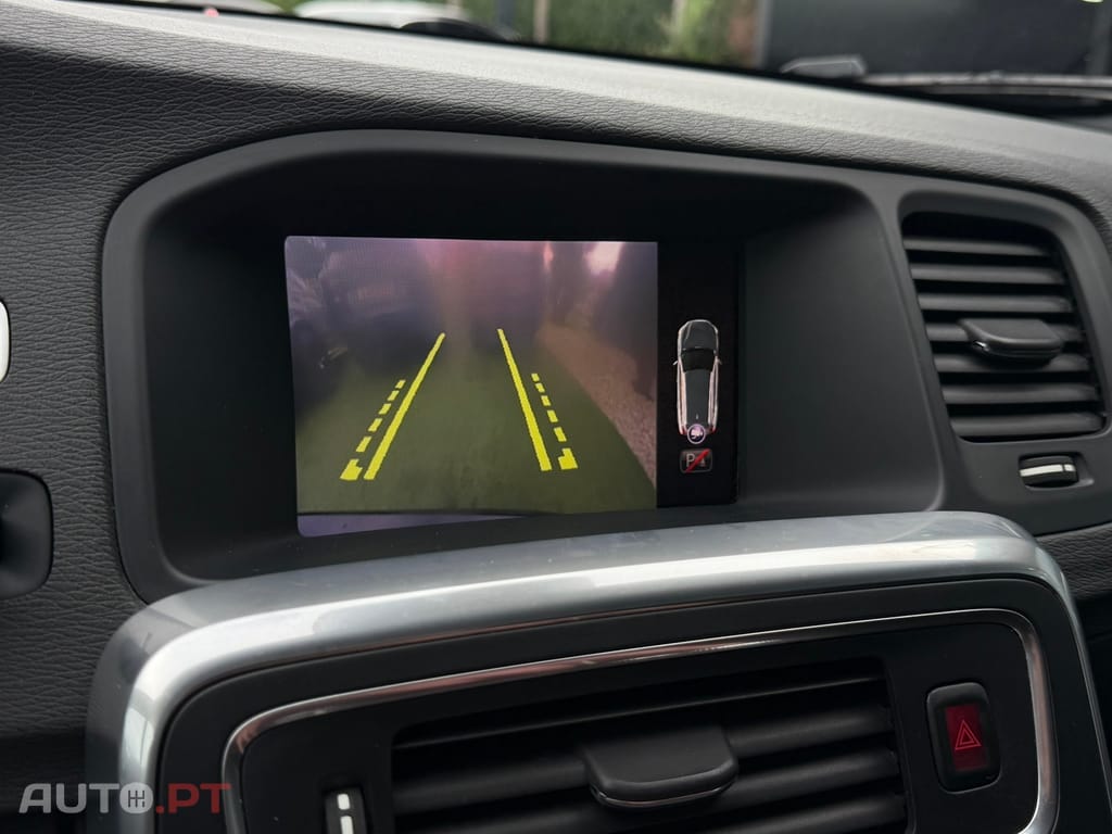 Volvo V60 2.0 D2 R-Design