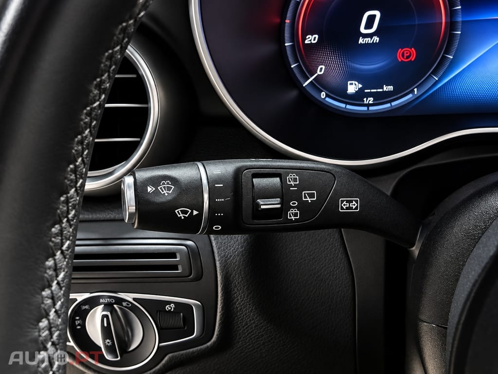 Mercedes-Benz GLC 300 de 4Matic 9G-TRONIC AMG Line — fotografia 22