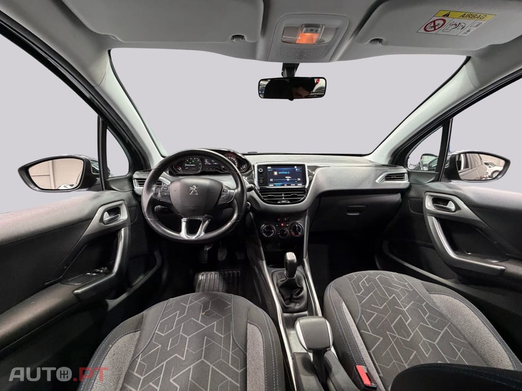 Peugeot 2008 1.2 e-VTi Style