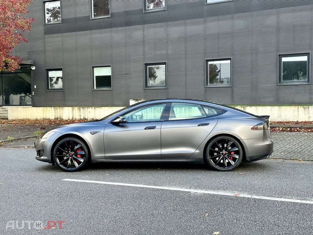 Tesla Model S 85