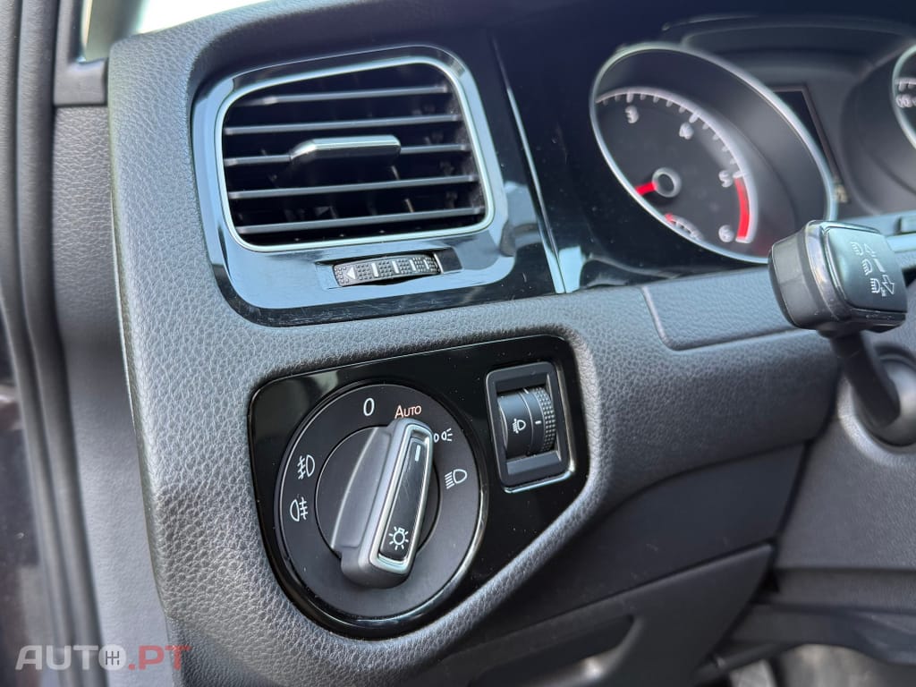 Volkswagen Golf 1.6 TDi Highline DSG