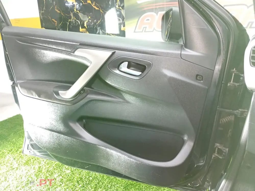 Citroën C-Elysée 1.6 BlueHDi Exclusive — fotografia 11