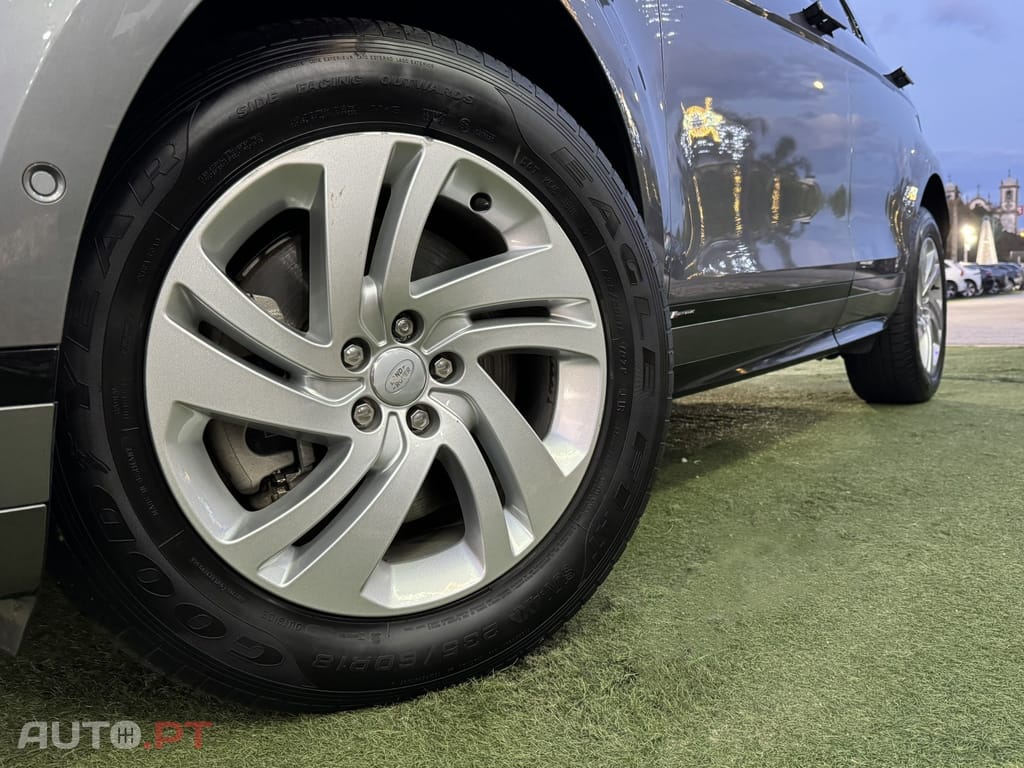 Land Rover Evoque 1.5 P300e AWD R-Dynamic S Auto