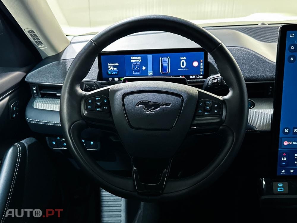 Ford Mustang Mach-E 75.7 kWh Base