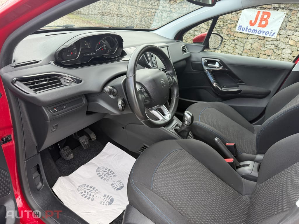 Peugeot 208 1.2 PureTech Signature