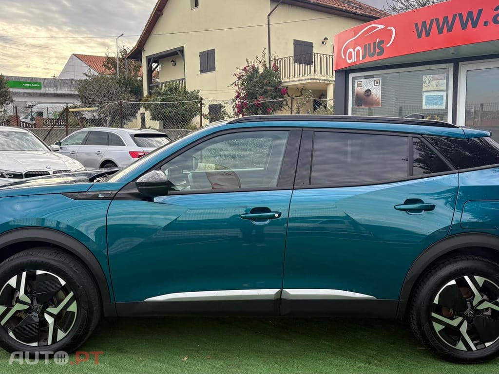 Peugeot E-2008 Allure 54kWH