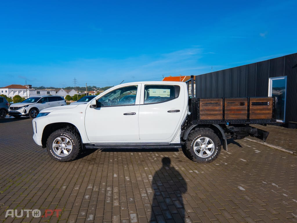 Mitsubishi L200 2.3 DI-D CD Invite 4WD