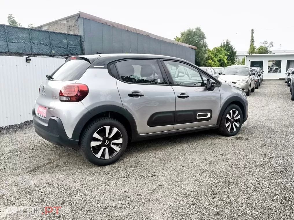 Citroën C3 Pure Tech S&S Shine — fotografia 9
