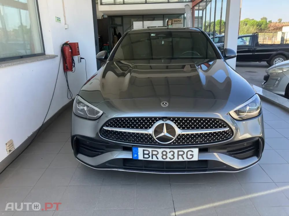 Mercedes-Benz C 180 BERLINA HB+AUTO AMG+360+PELE+J19