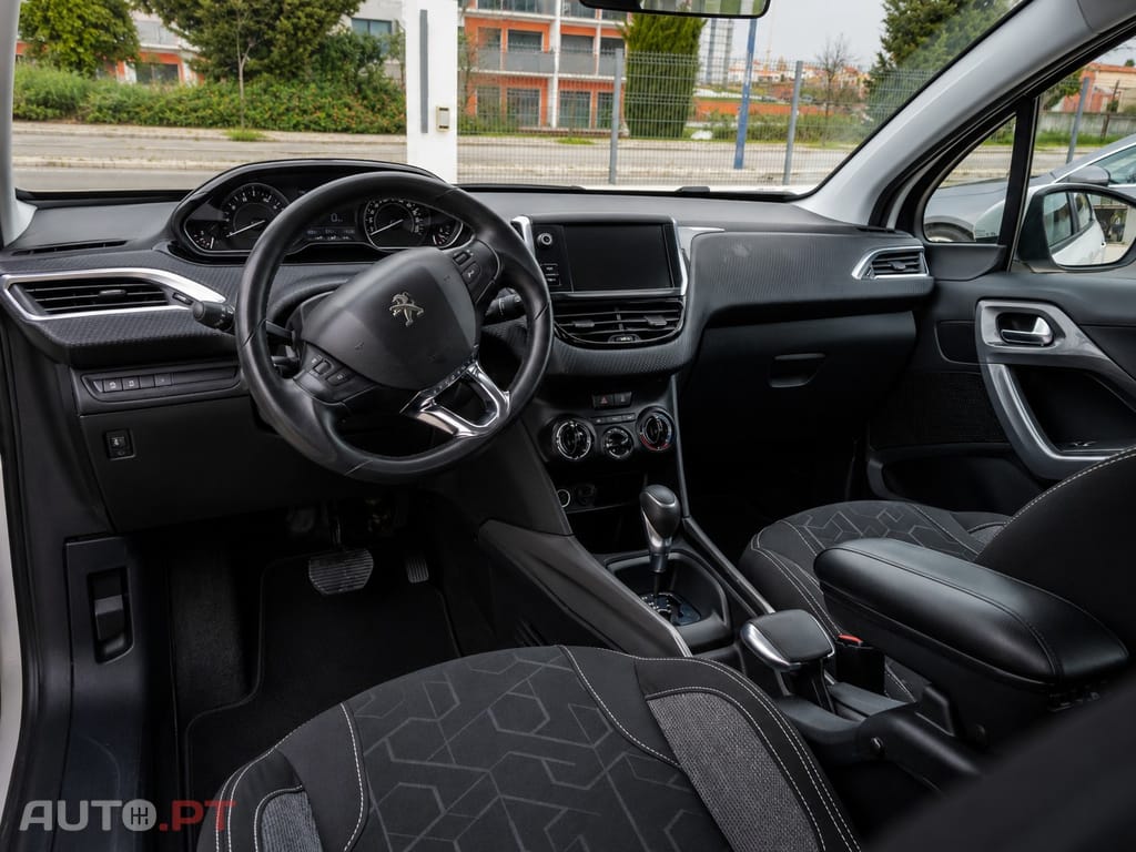 Peugeot 2008 Peugeot 2008 1.2 Allure Pack