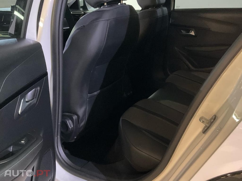 Peugeot E-208 50 kWh Allure