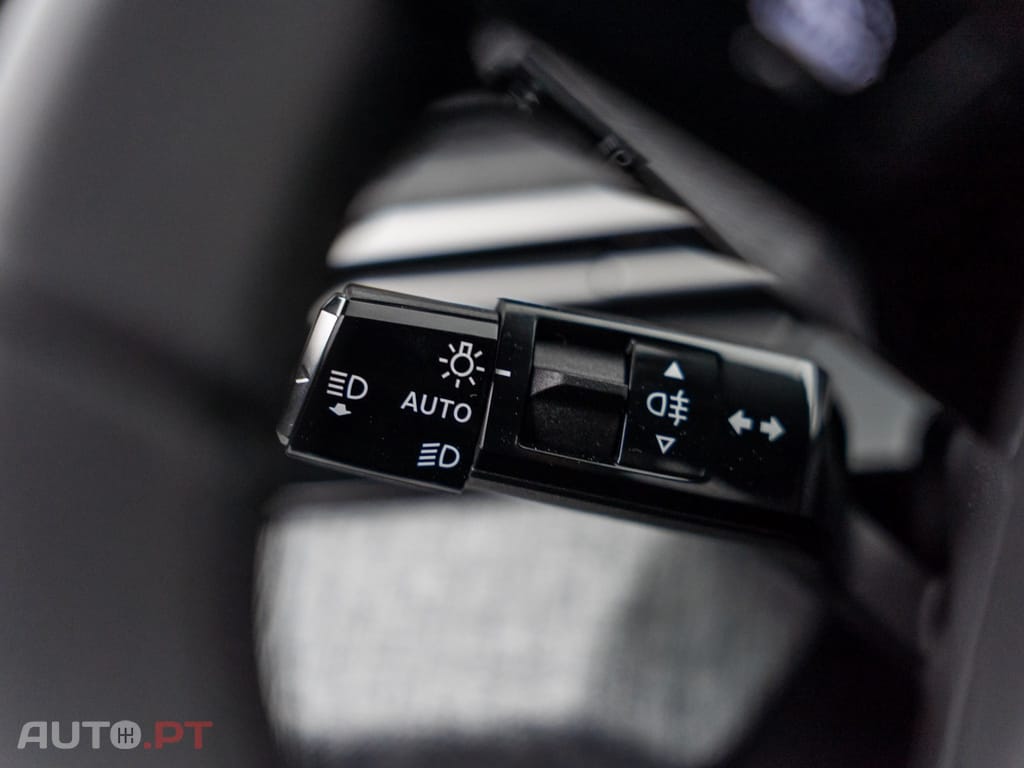 Peugeot 3008 1.2 Hybrid Allure e-DCS6