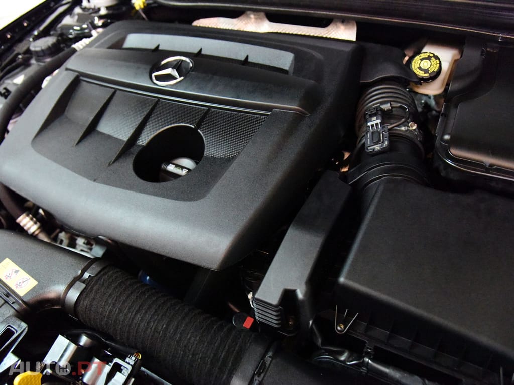 Mercedes-Benz GLA 180 D 7G-DCT URBAN
