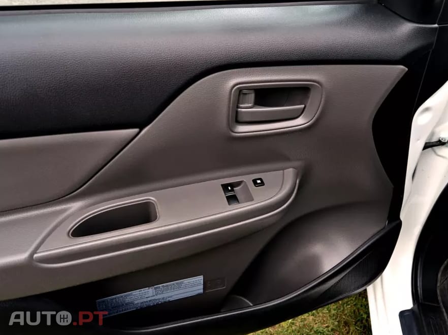 Mitsubishi L200 2.4 DI-D CD S.Cab 3L Instyle 4WD