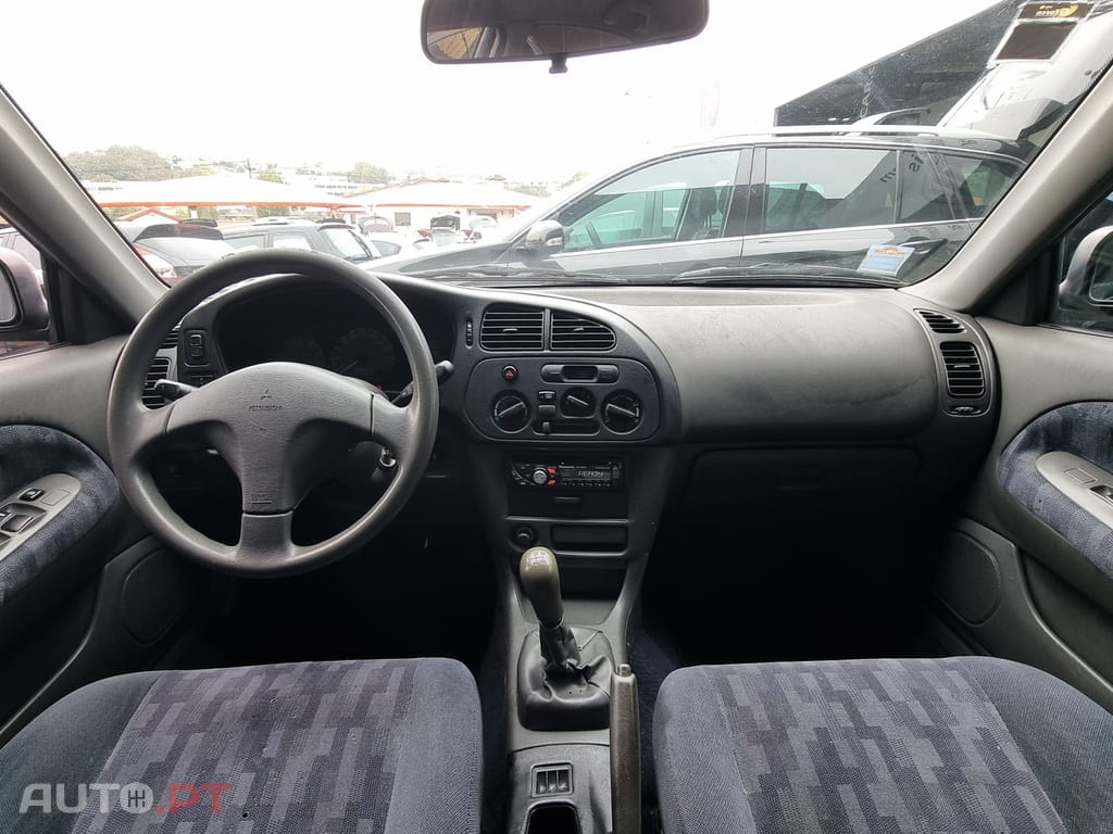 Mitsubishi Lancer 1.3 GLX