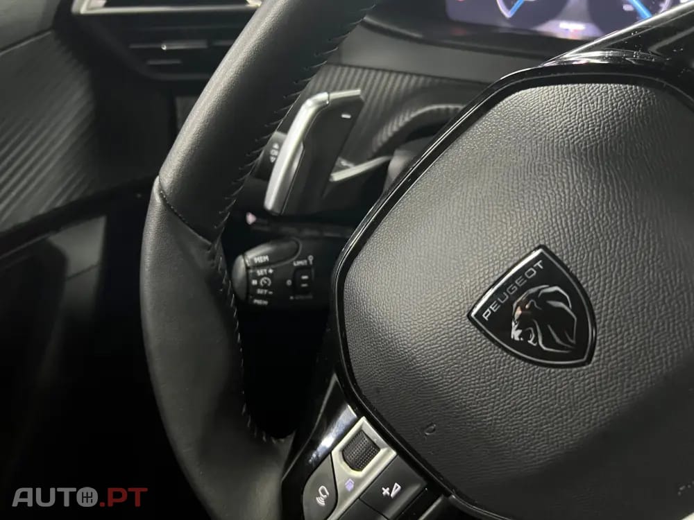 Peugeot 2008 1.2 Hybrid Allure e-DCS6