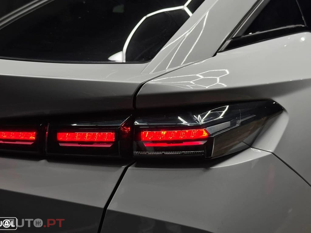 Peugeot E-408 210 GT