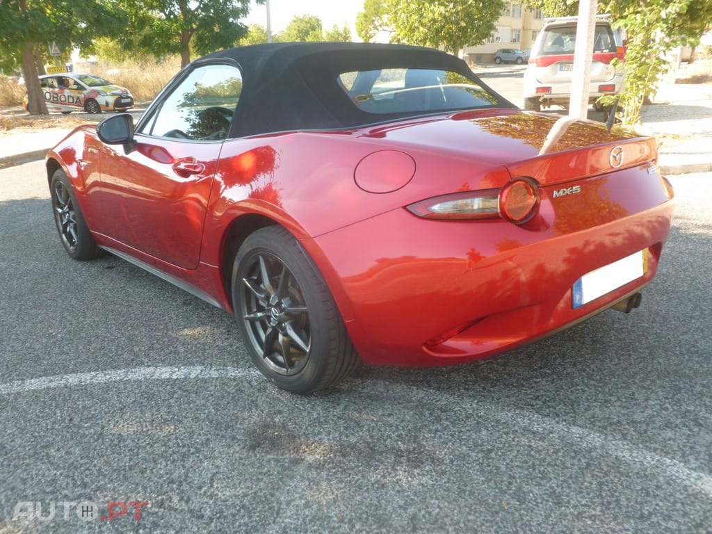Mazda MX-5 1.5 SKYACTIV Technology Cabrio