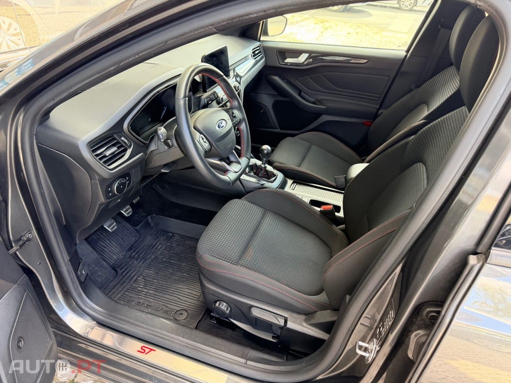 Ford Focus SW 1.0 EcoBoost ST-Line X