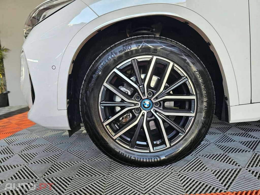 BMW iX1 eDrive20 Edição Desportiva M