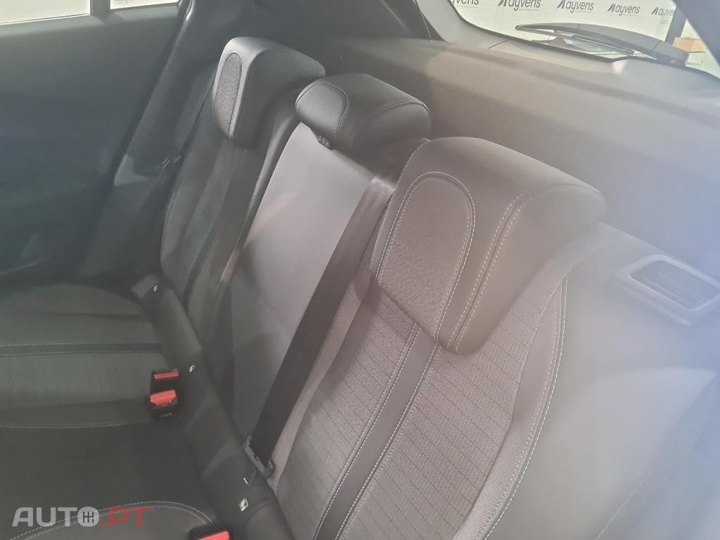 Peugeot 2008 1.5 BlueHDi Allure Pack