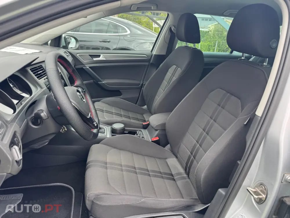 Volkswagen Golf Variant 1.6 TDi Highline DSG