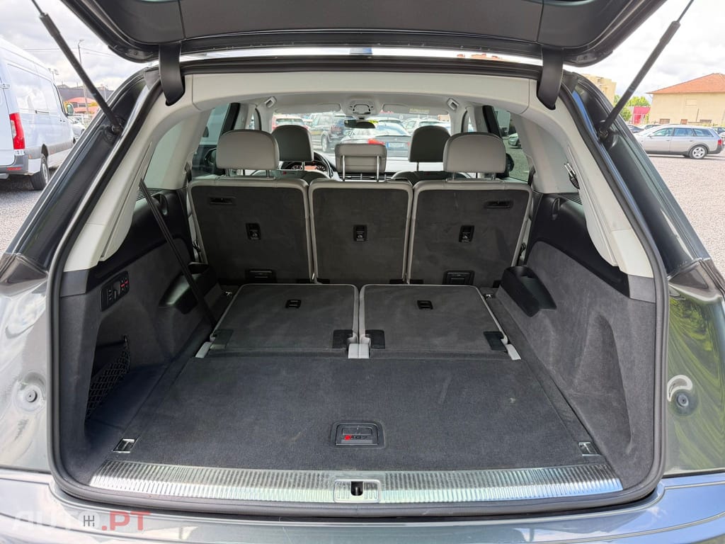 Audi Q7 3.0 TDI quattro tiptronic 7L