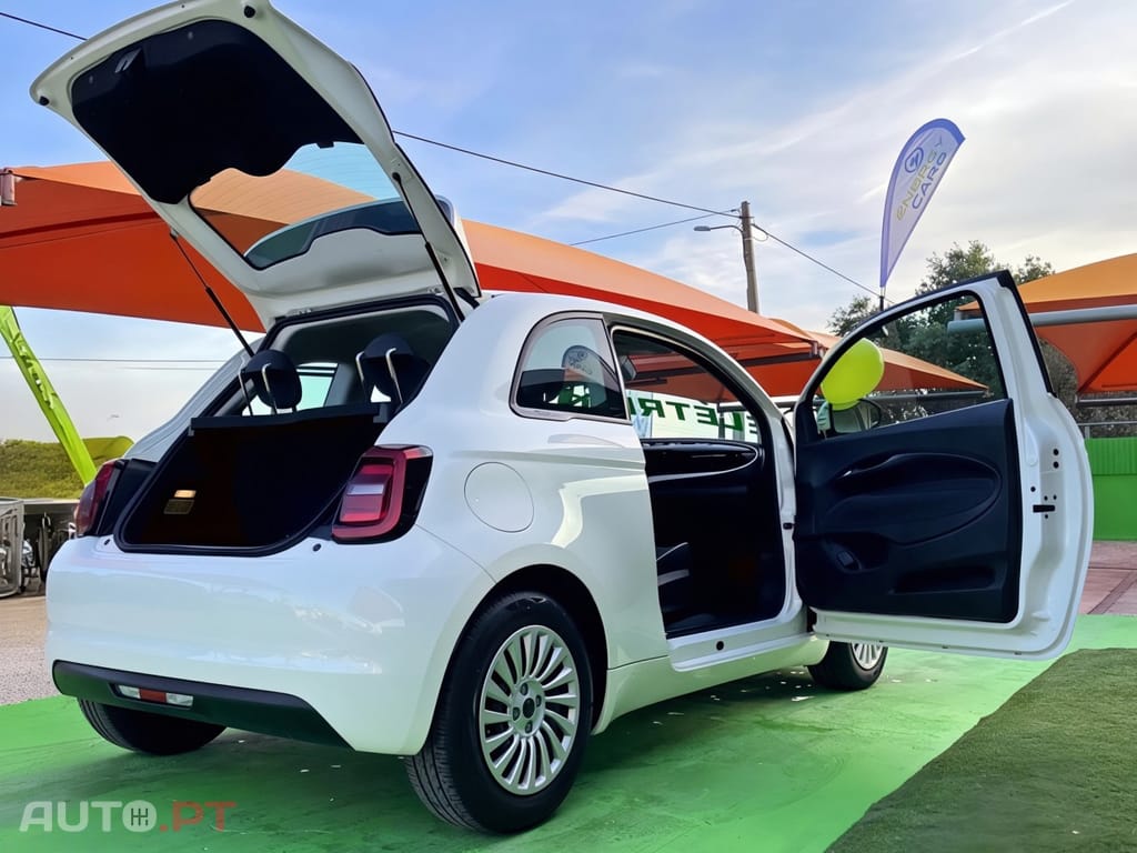 Fiat 500e Action