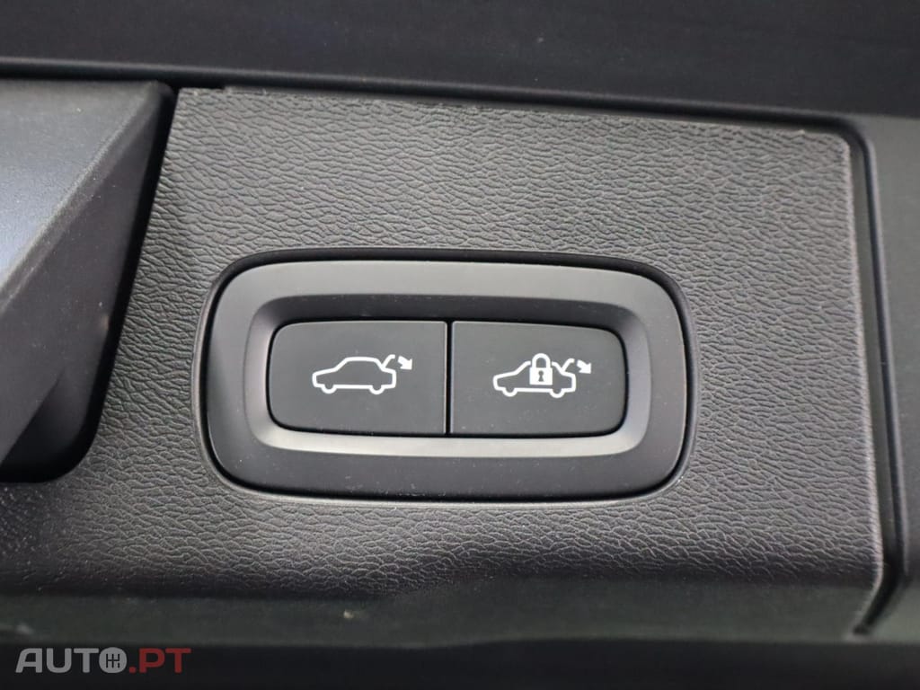 Volvo XC60 2.0 T6  AWD PHEV Core Auto