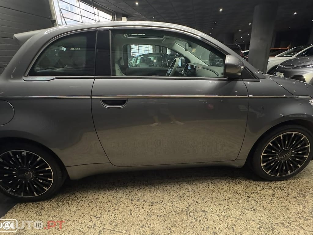 Fiat 500e La Prima