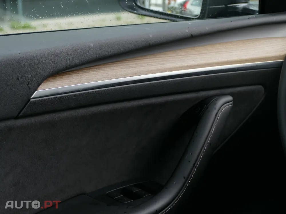 Tesla Model Y Long Range Tração Integral