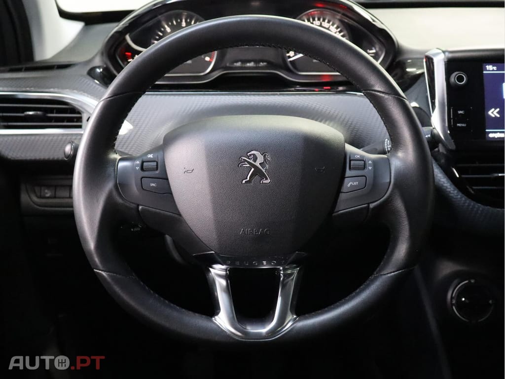 Peugeot 2008 Signature 1.5 BlueHDi 