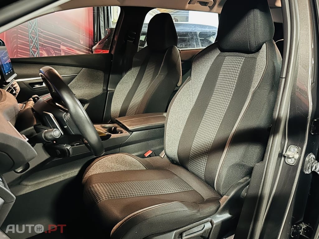 Peugeot 5008 1.2 PureTech Allure EAT8