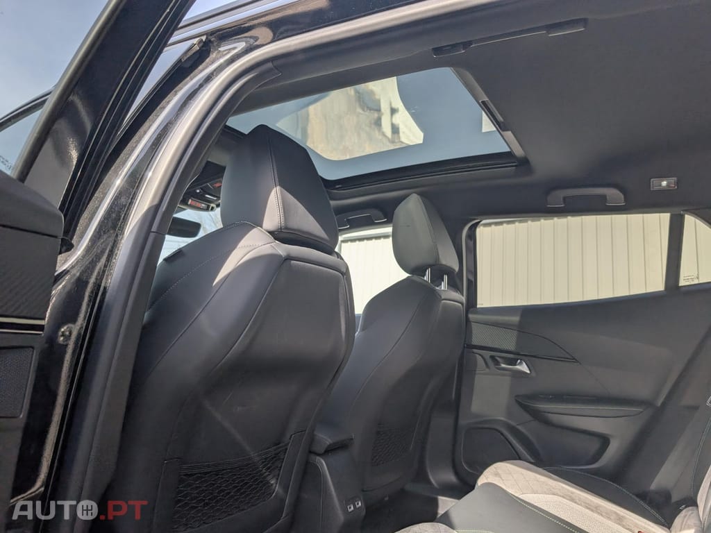 Peugeot E-2008 50 kWh GT Pack