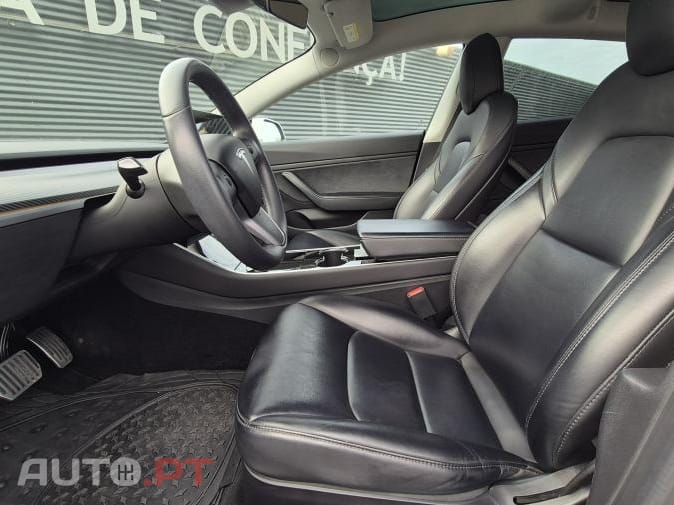 Tesla Model 3 Standard Range Plus RWD