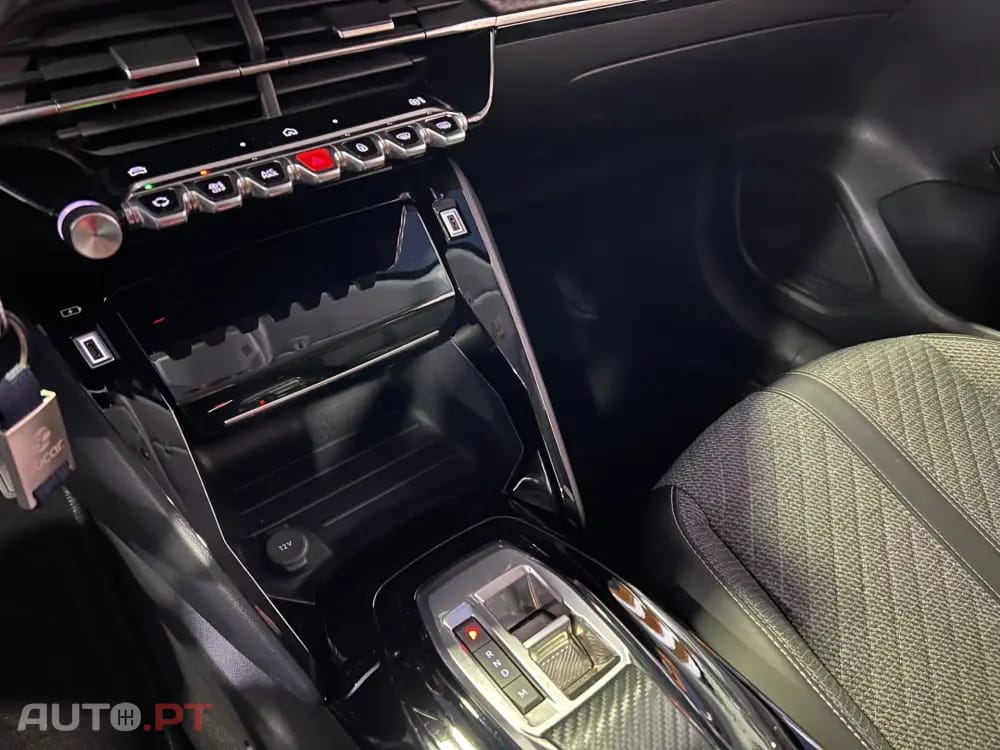 Peugeot 208 1.2 Hybrid Allure e-DCS6