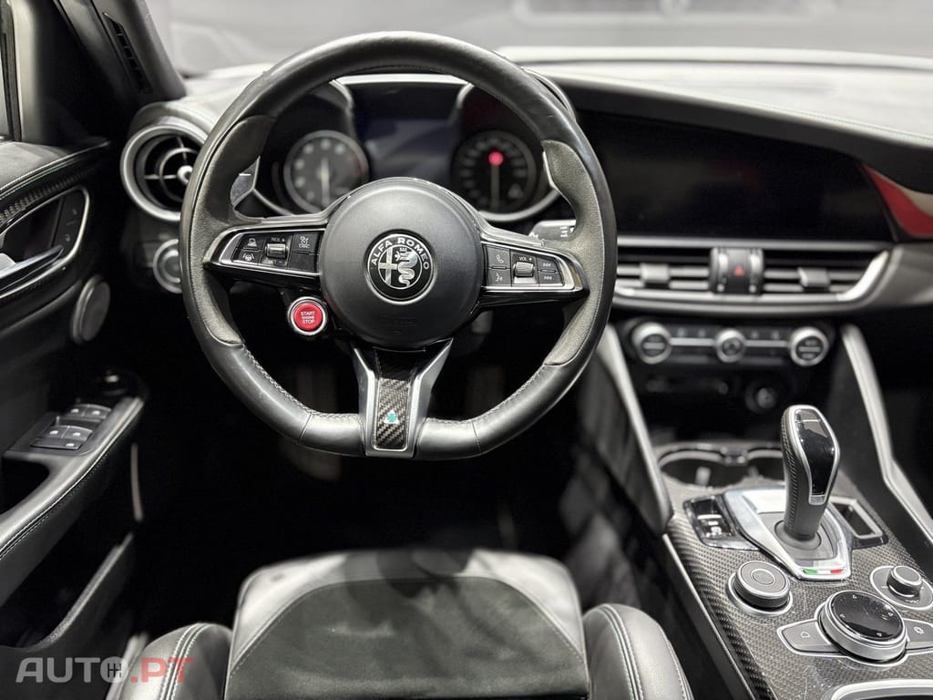 Alfa Romeo Giulia 2.9 V6 Bi-Turbo AT8 Quadrifoglio