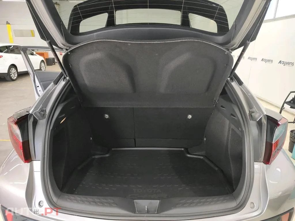 Toyota C-HR 1.8 Hybrid Square Collection