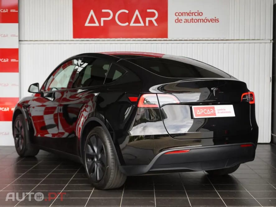 Tesla Model Y Long Range RWD