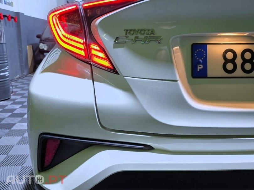 Toyota C-HR 1.8 HSD Lounge — fotografia 6