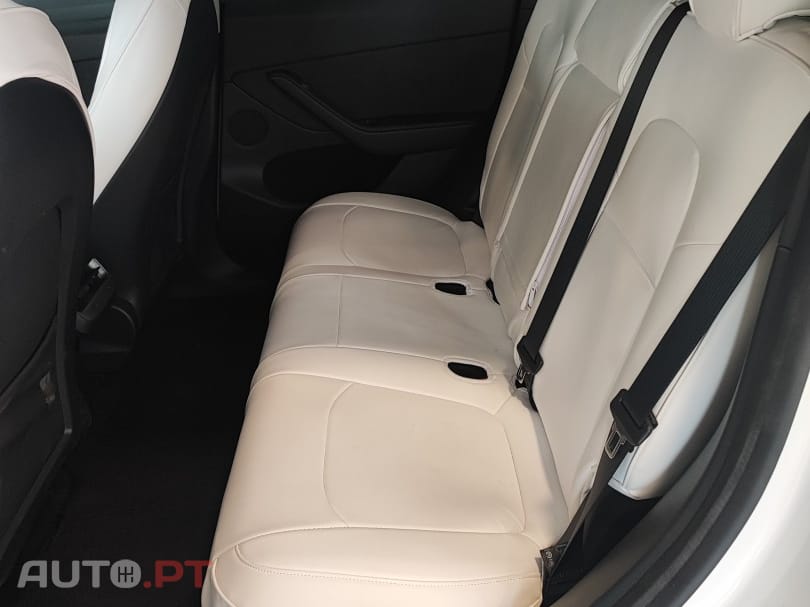 Tesla Model Y Tração Traseira — fotografia 8