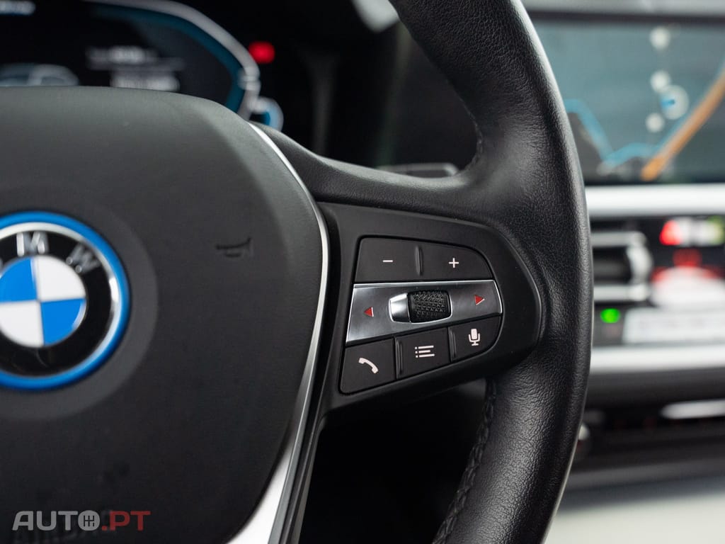 BMW 330 e Line Luxury Auto