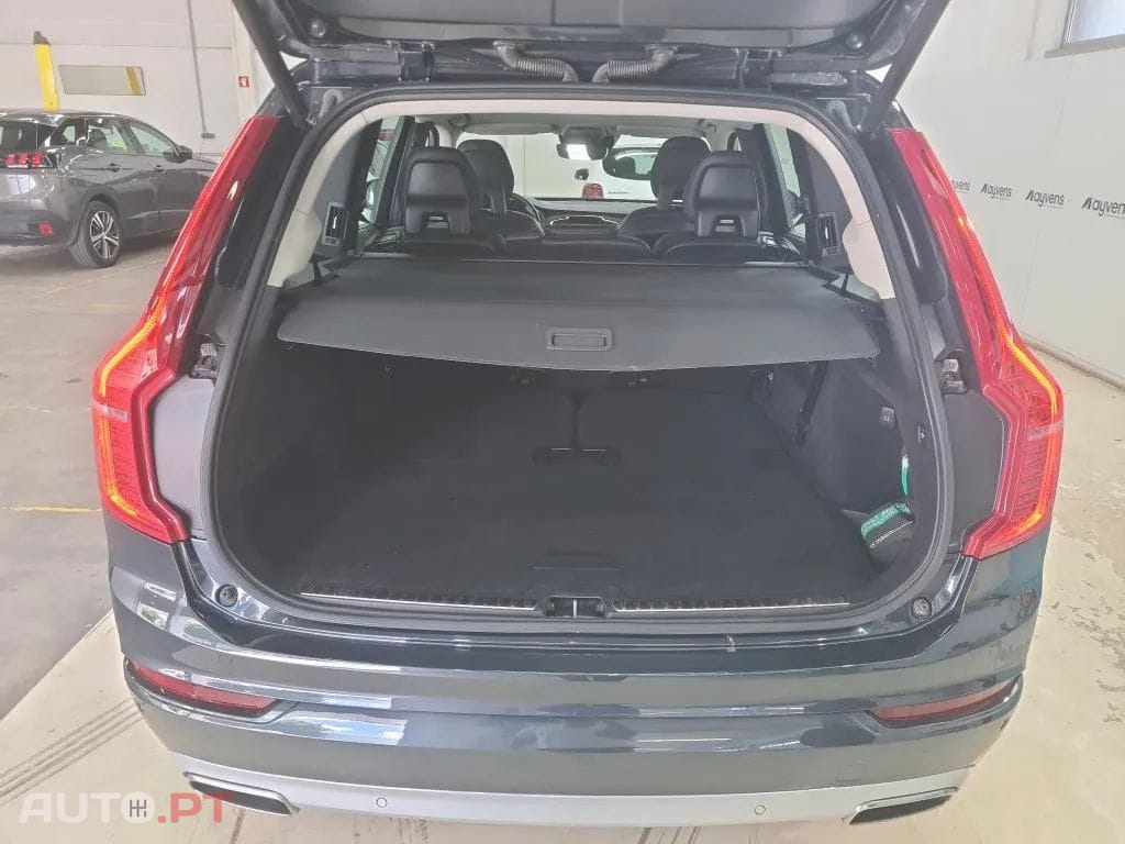 Volvo XC90 2.0 B5 Momentum Plus AWD