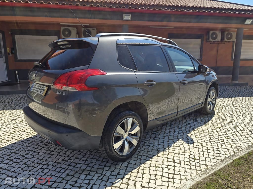 Peugeot 2008 1.2 PureTech Style