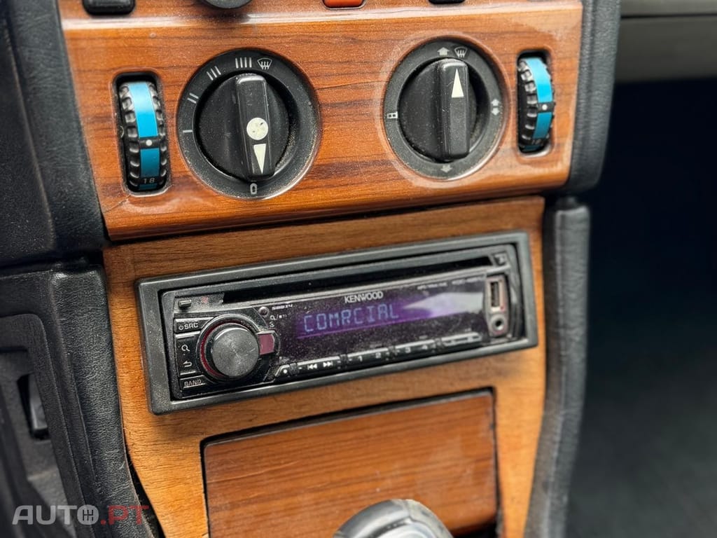 Mercedes-Benz 200 200D