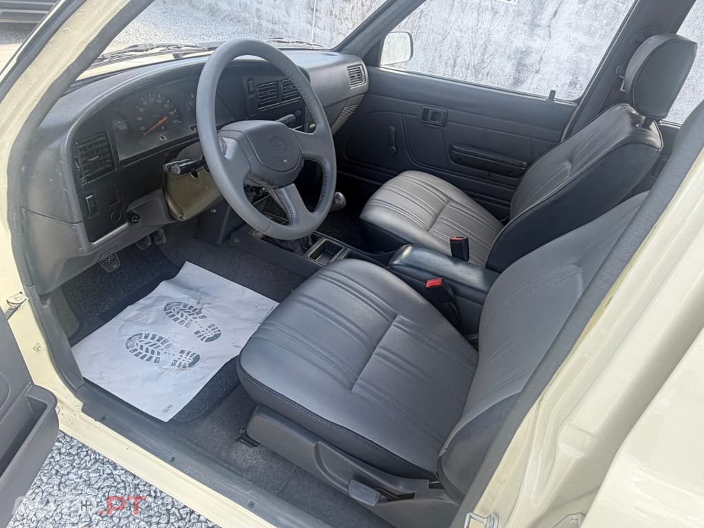 Toyota Hilux 2.4D 5LUG Dir. Assistida