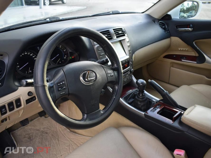 Lexus IS 220