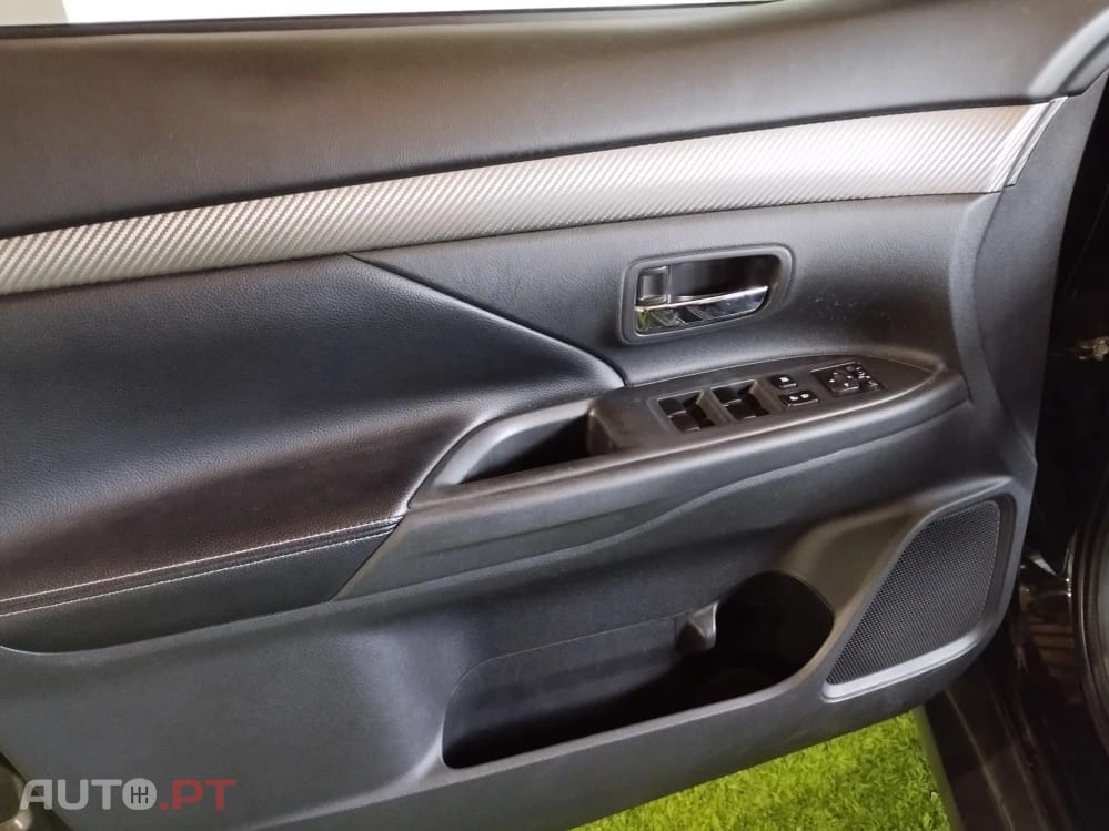 Mitsubishi Outlander 2.2 DI-D Instyle Navi
