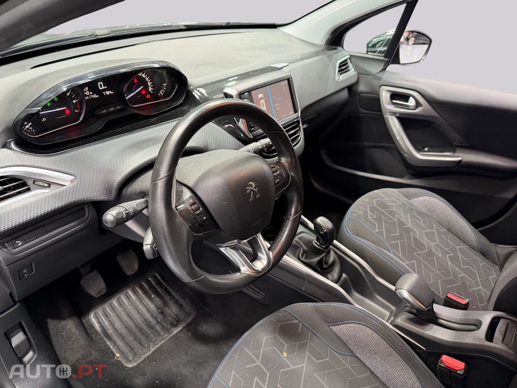 Peugeot 2008 1.2 e-VTi Style